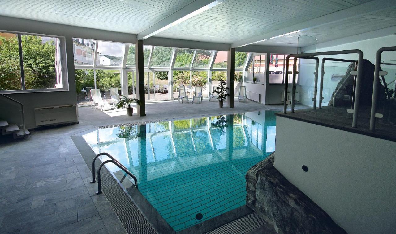 Avalon Hotelpark Koenigshof เคอนิกสลูทเทอร์ อัม เอล์ม ภายนอก รูปภาพ