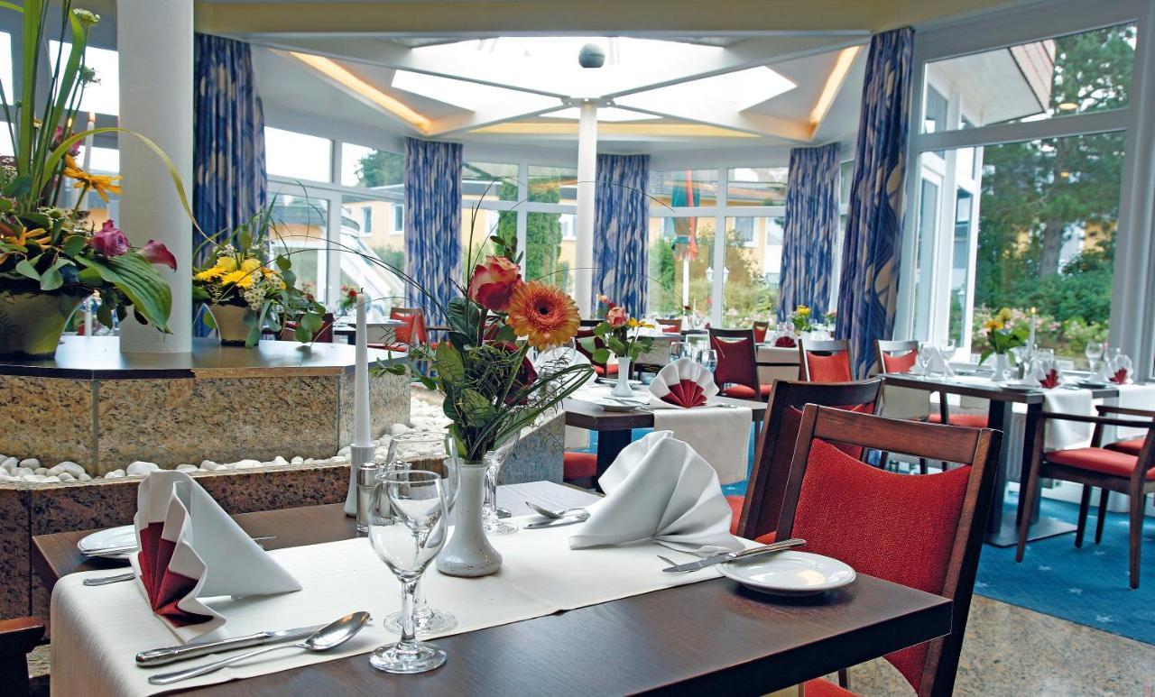 Avalon Hotelpark Koenigshof เคอนิกสลูทเทอร์ อัม เอล์ม ภายนอก รูปภาพ