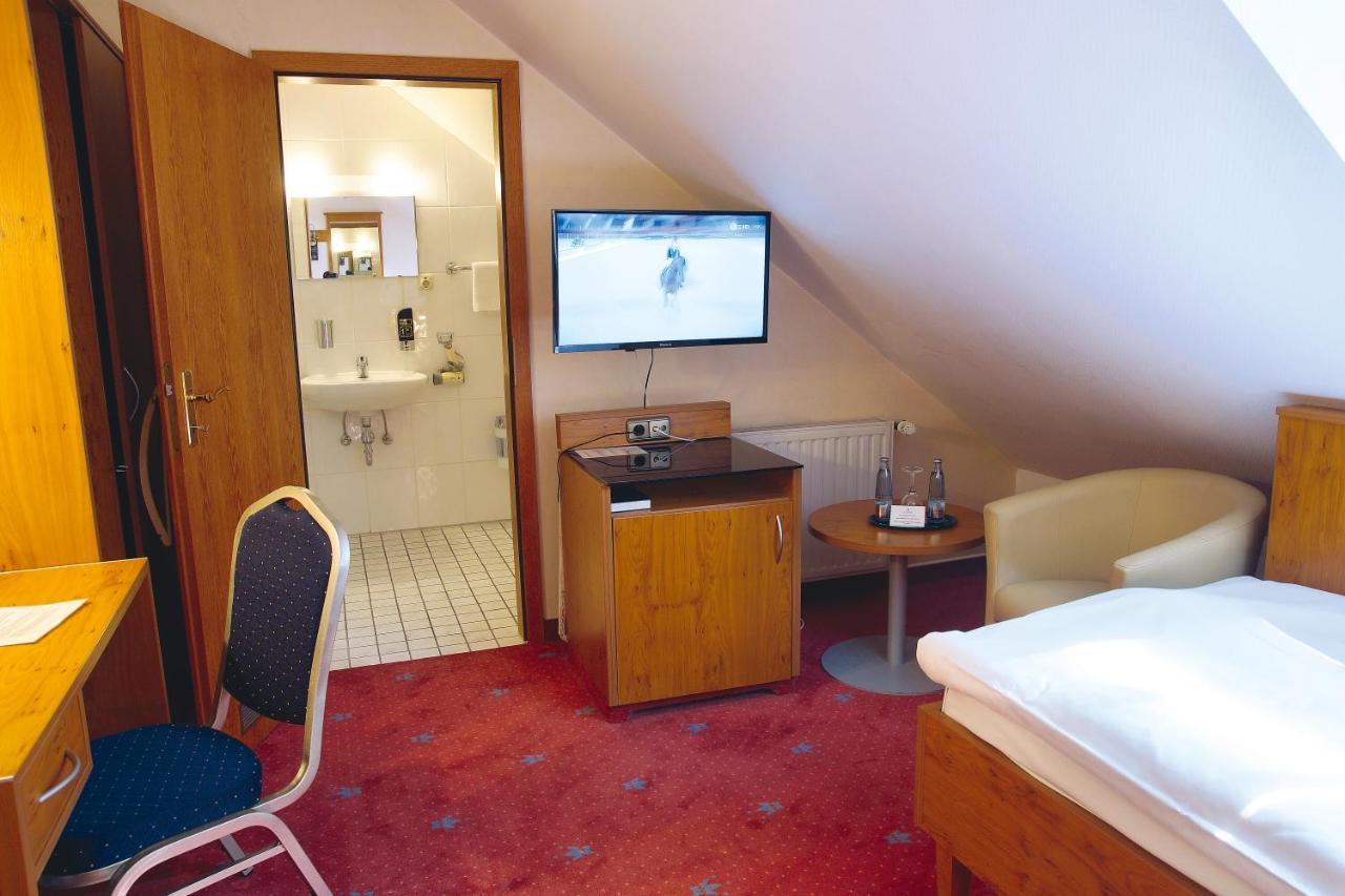 Avalon Hotelpark Koenigshof เคอนิกสลูทเทอร์ อัม เอล์ม ภายนอก รูปภาพ
