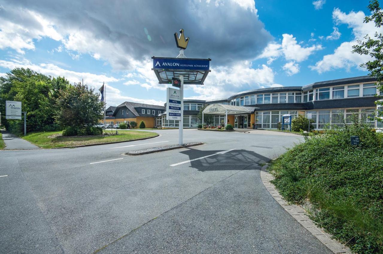 Avalon Hotelpark Koenigshof เคอนิกสลูทเทอร์ อัม เอล์ม ภายนอก รูปภาพ