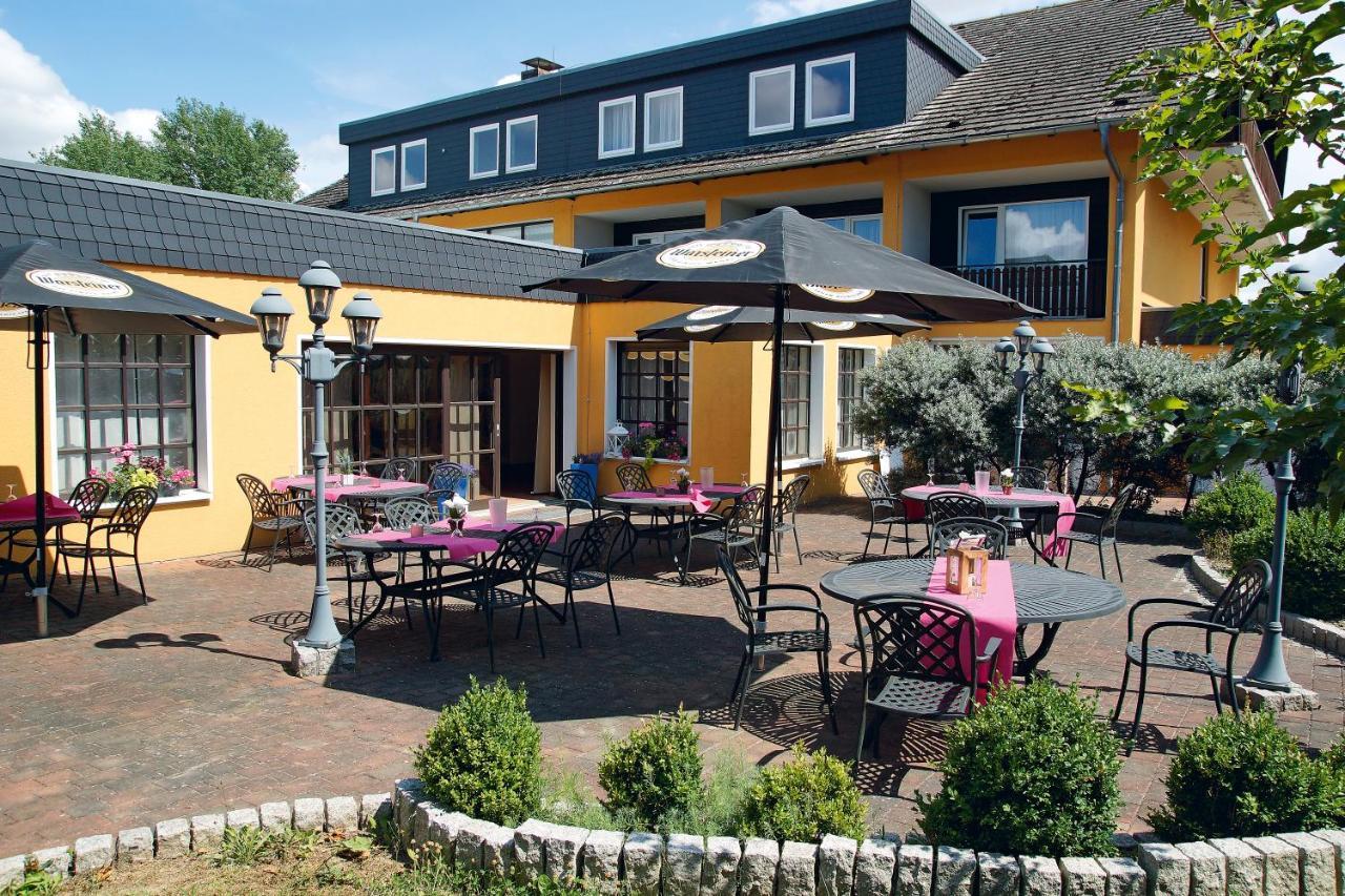 Avalon Hotelpark Koenigshof เคอนิกสลูทเทอร์ อัม เอล์ม ภายนอก รูปภาพ