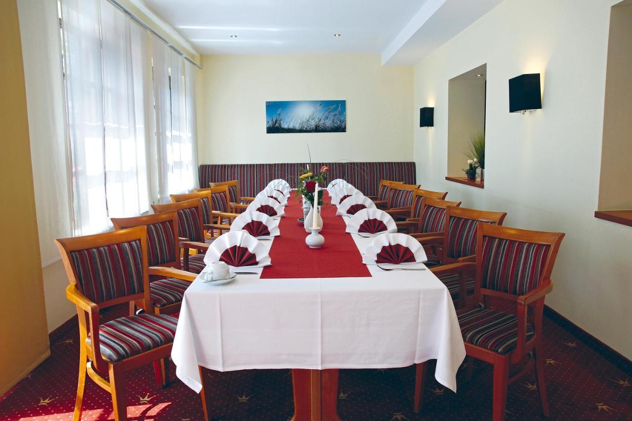 Avalon Hotelpark Koenigshof เคอนิกสลูทเทอร์ อัม เอล์ม ภายนอก รูปภาพ