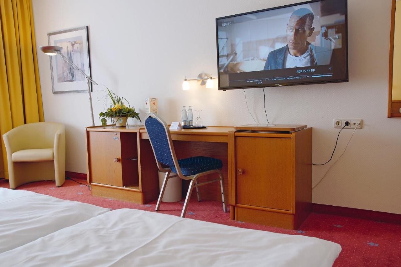 Avalon Hotelpark Koenigshof เคอนิกสลูทเทอร์ อัม เอล์ม ภายนอก รูปภาพ