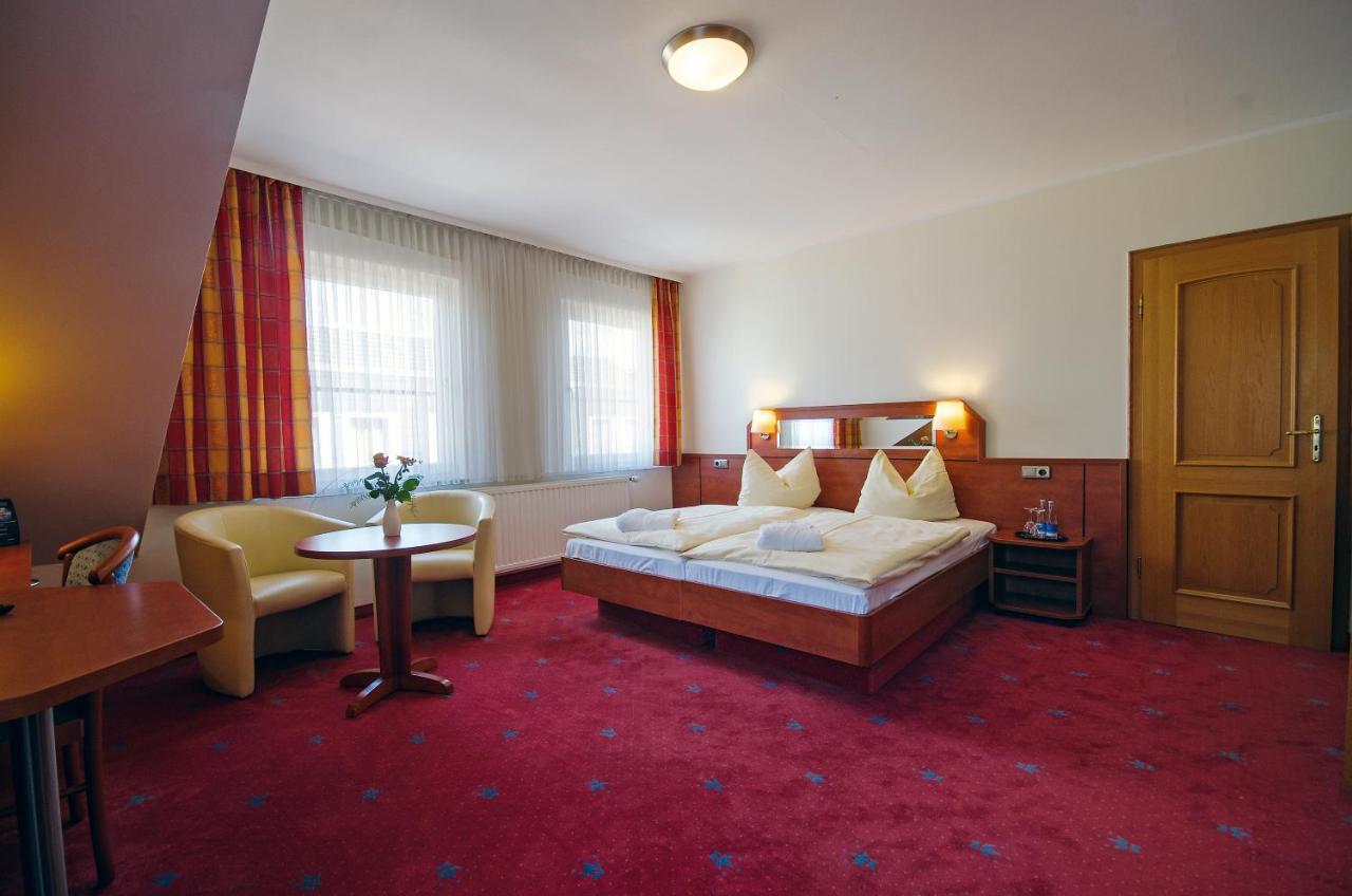Avalon Hotelpark Koenigshof เคอนิกสลูทเทอร์ อัม เอล์ม ภายนอก รูปภาพ