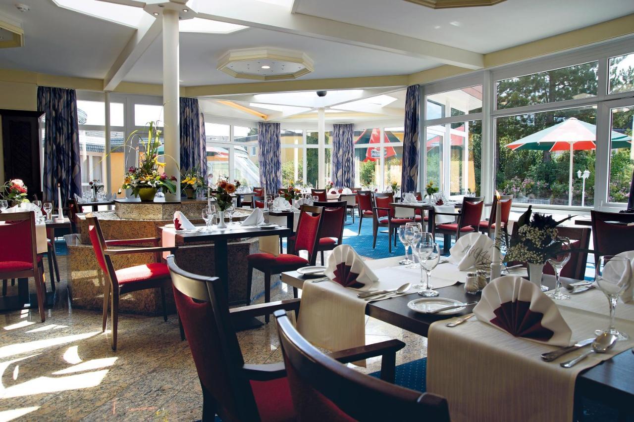 Avalon Hotelpark Koenigshof เคอนิกสลูทเทอร์ อัม เอล์ม ภายนอก รูปภาพ