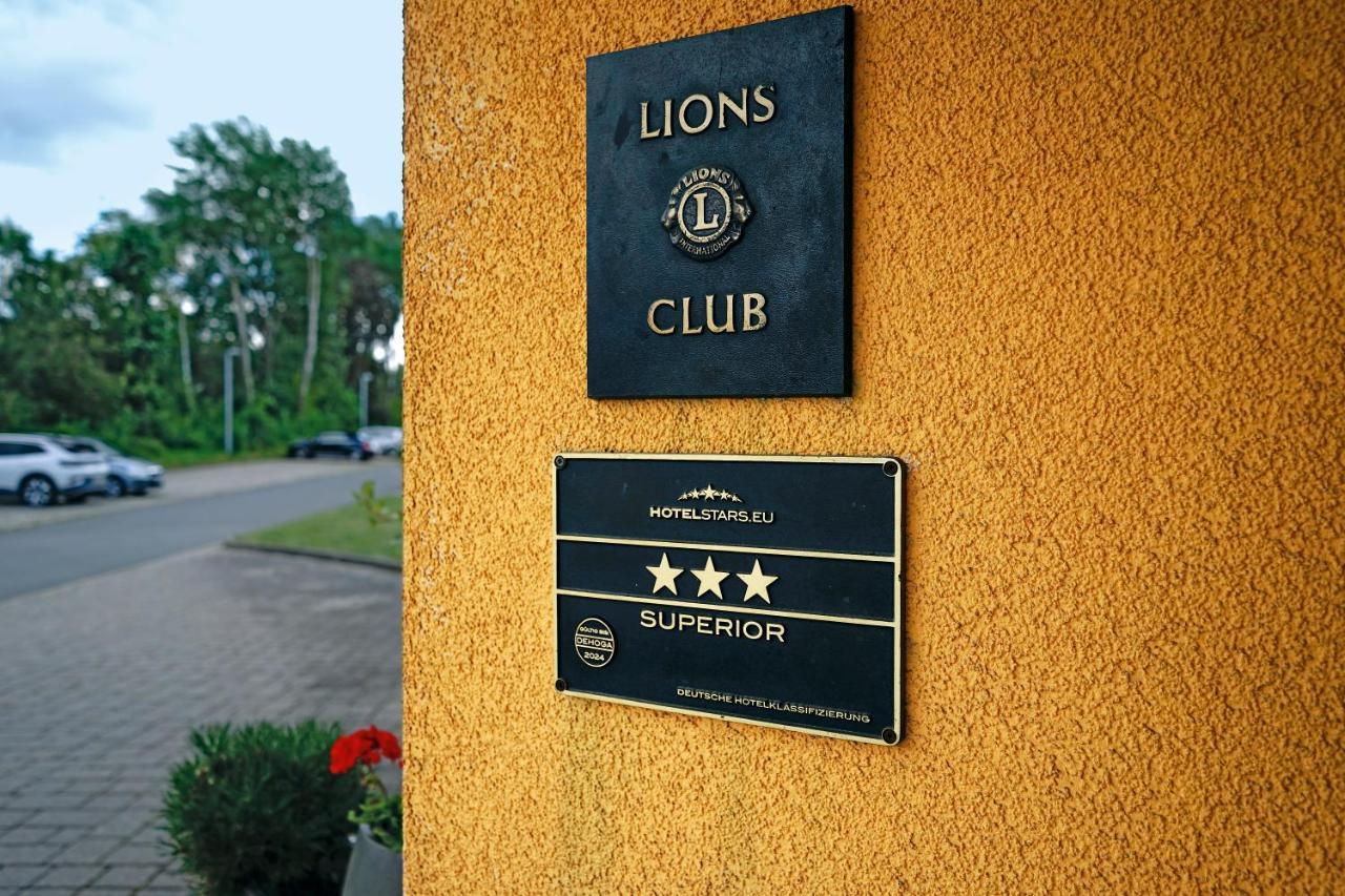 Avalon Hotelpark Koenigshof เคอนิกสลูทเทอร์ อัม เอล์ม ภายนอก รูปภาพ