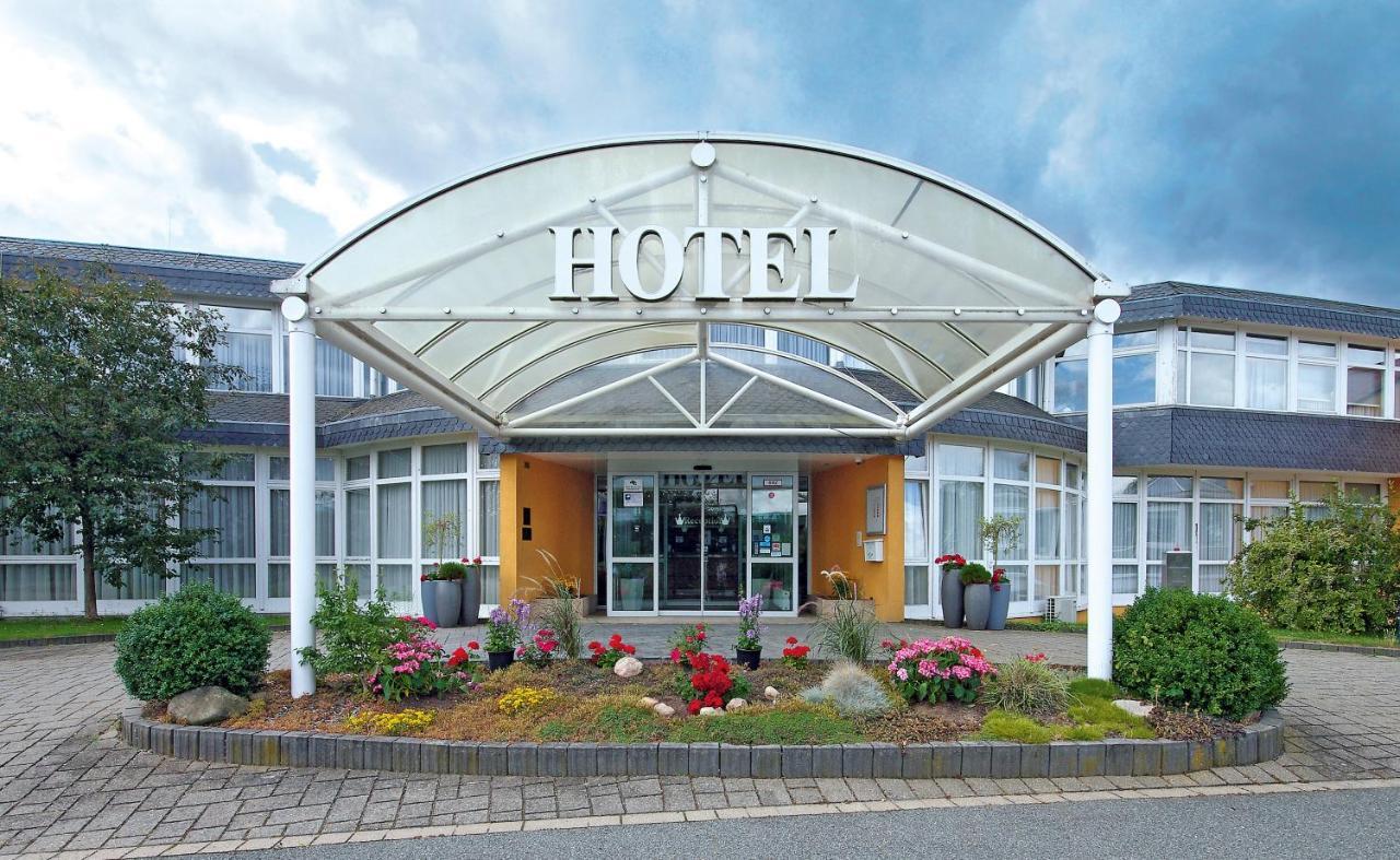 Avalon Hotelpark Koenigshof เคอนิกสลูทเทอร์ อัม เอล์ม ภายนอก รูปภาพ