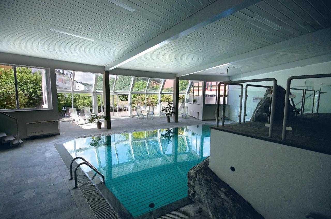 Avalon Hotelpark Koenigshof เคอนิกสลูทเทอร์ อัม เอล์ม ภายนอก รูปภาพ