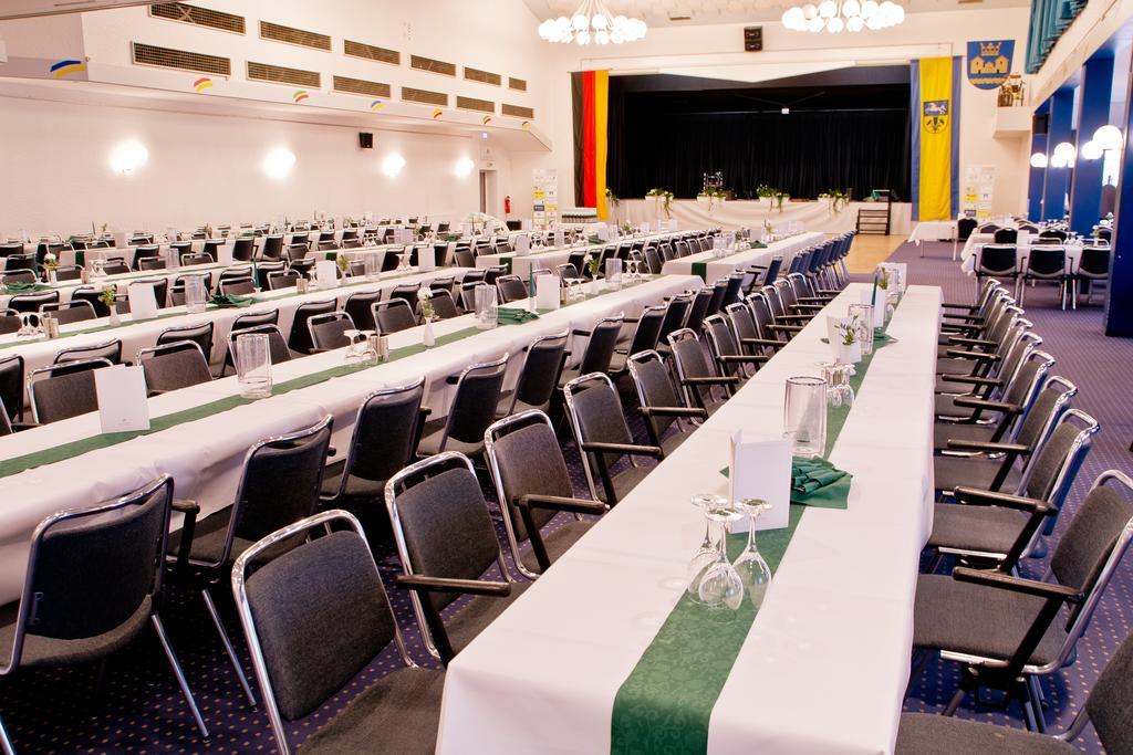 Avalon Hotelpark Koenigshof เคอนิกสลูทเทอร์ อัม เอล์ม ภายนอก รูปภาพ